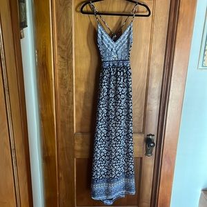Forever 21 Boho Maxi Dress Navy Paisley Floral Print Size Small.